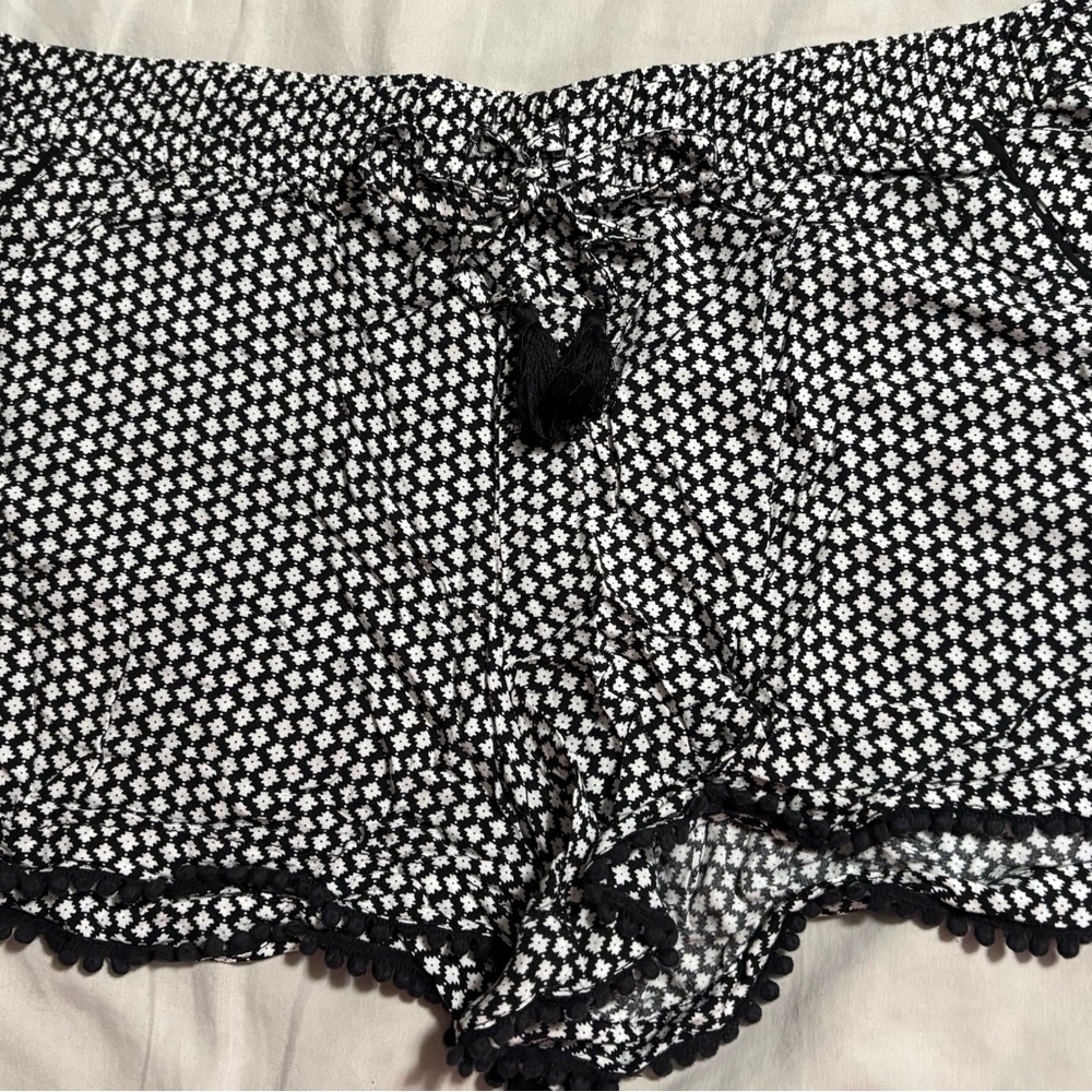a.n.a Monochrome Houndstooth Shorts - Picture 2 of 5